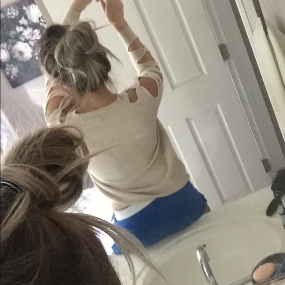 Beige sweater - Picture 3 of 3